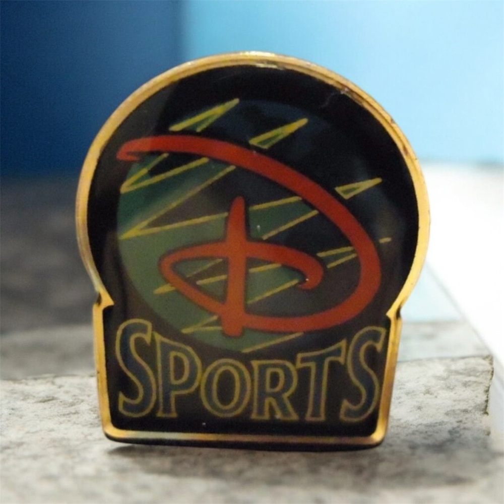 Disney Mickey Mouse Red Robe Button - Picture 2 of 2